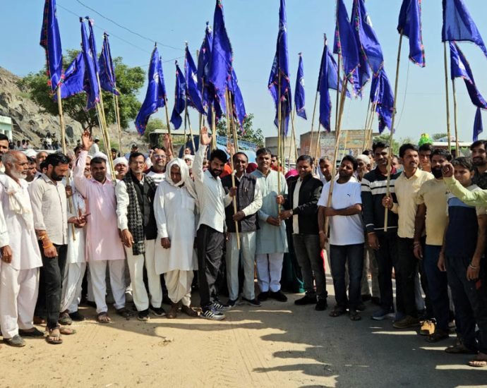 KOTPUTLI-BEHROR: धूमधाम से रवाना हुई बाबा बालनाथ की पदयात्रा KOTPUTLI-BEHROR: धूमधाम से रवाना हुई बाबा बालनाथ की पदयात्रा