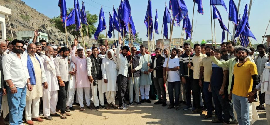 KOTPUTLI-BEHROR: धूमधाम से रवाना हुई बाबा बालनाथ की पदयात्रा KOTPUTLI-BEHROR: धूमधाम से रवाना हुई बाबा बालनाथ की पदयात्रा