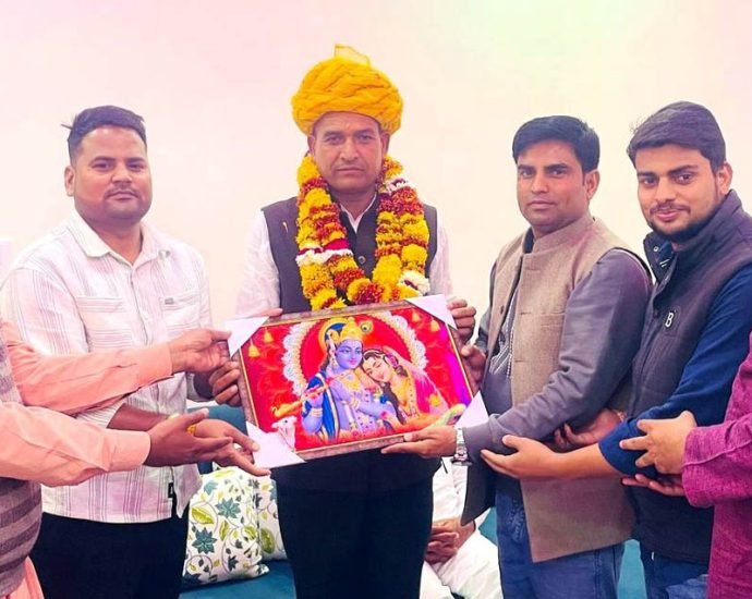 KOTPUTLI-BEHROR: नवनिर्वाचित जिलाध्यक्ष का स्वागत किया KOTPUTLI-BEHROR: नवनिर्वाचित जिलाध्यक्ष का स्वागत किया