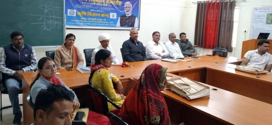 KOTPUTLI-BEHROR: दिखाया किसान सम्मान निधि का लाइव प्रसारण KOTPUTLI-BEHROR: दिखाया किसान सम्मान निधि का लाइव प्रसारण