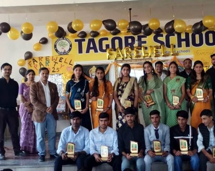 KOTPUTLI-BEHROR: टैगोर स्कूल में विदाई समारोह आयोजित KOTPUTLI-BEHROR: टैगोर स्कूल में विदाई समारोह आयोजित