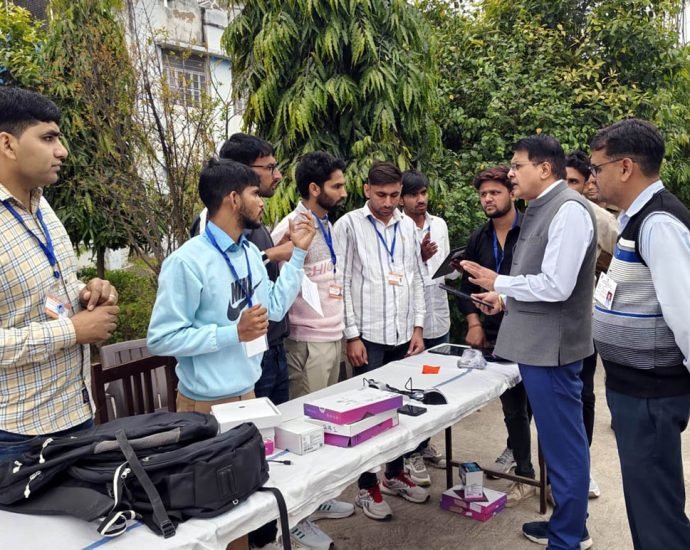 KOTPUTLI-BEHROR: डीएम-एडीएम ने लिया सुरक्षा और पारदर्शिता का जायजा