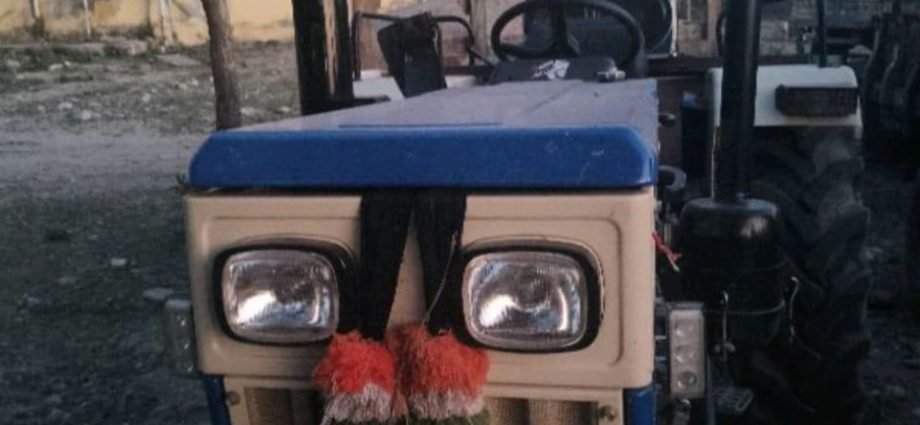 JAIPUR: खान विभाग की टीमों ने बड़लियास, बागौर, रायपुर और माण्डलगढ़ में बजरी के अवैध परिवहन में लिप्त 9 वाहन जब्त किए JAIPUR: खान विभाग की टीमों ने बड़लियास, बागौर, रायपुर और माण्डलगढ़ में बजरी के अवैध परिवहन में लिप्त 9 वाहन जब्त किए