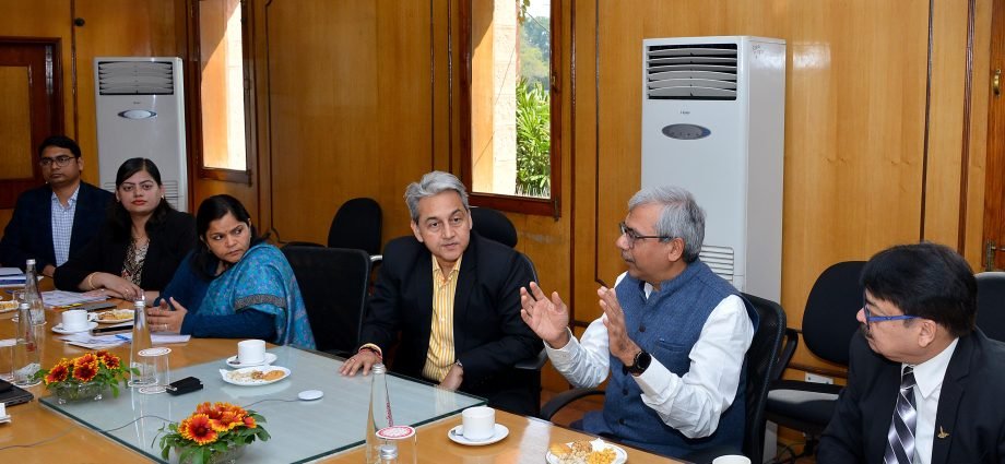 JAIPUR: बाल, महिला और युवा कल्याणकारी कार्यक्रमों के प्रभावी क्रियान्वयन की दिशा में सरकार उठा रही है ठोस कदम— मुख्य सचिव JAIPUR: बाल, महिला और युवा कल्याणकारी कार्यक्रमों के प्रभावी क्रियान्वयन की दिशा में सरकार उठा रही है ठोस कदम— मुख्य सचिव