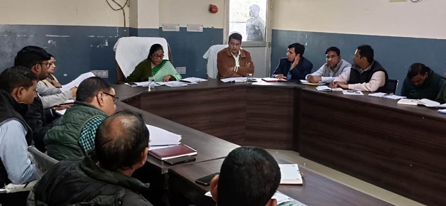 KOTPUTLI-BEHROR: कलेक्टर का एग्रीस्टैक योजना पर जोर, ली मीटिंग KOTPUTLI-BEHROR: कलेक्टर का एग्रीस्टैक योजना पर जोर, ली मीटिंग