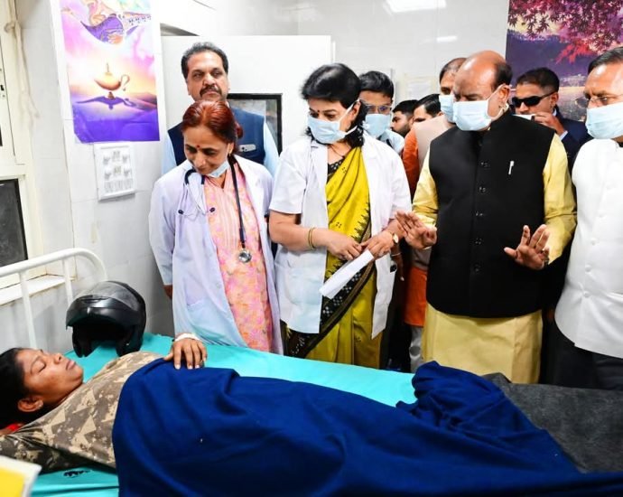 JAIPUR: कोटा के जे.के. लोन अस्पताल पहुंचे लोकसभा अध्यक्ष JAIPUR: कोटा के जे.के. लोन अस्पताल पहुंचे लोकसभा अध्यक्ष