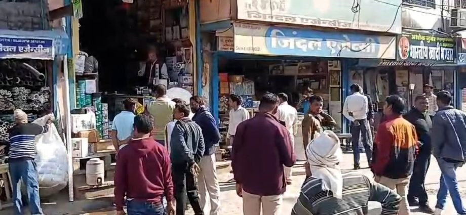 KOTPUTLI-BEHROR: नगर परिषद की कार्रवाई से पनपा आक्रोश KOTPUTLI-BEHROR: नगर परिषद की कार्रवाई से पनपा आक्रोश