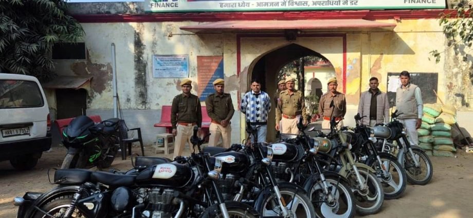 KOTPUTLI-BEHROR: एक्शन में पुलिस: कान फोडू साइलेंसर वाली बुलेट जब्त KOTPUTLI-BEHROR: एक्शन में पुलिस: कान फोडू साइलेंसर वाली बुलेट जब्त