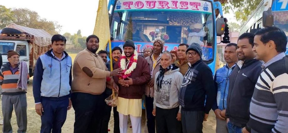 KOTPUTLI-BEHROR: श्याम परिवार की दूसरी कुंभ यात्रा रवाना KOTPUTLI-BEHROR: श्याम परिवार की दूसरी कुंभ यात्रा रवाना