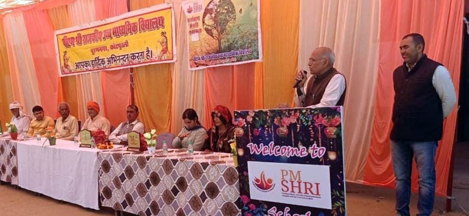 KOTPUTLI-BEHROR: छात्रों को जलवायु परिवर्तन तथा उसके दुष्प्रभाव बताए KOTPUTLI-BEHROR: छात्रों को जलवायु परिवर्तन तथा उसके दुष्प्रभाव बताए