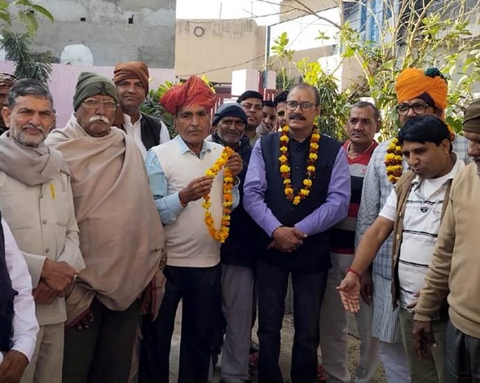 KOTPUTLI-BEHROR: नारेहड़ा मंदिर में पेयजल टंकी का लोकार्पण KOTPUTLI-BEHROR: नारेहड़ा मंदिर में पेयजल टंकी का लोकार्पण