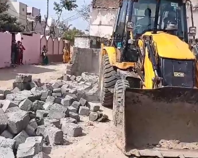 KOTPUTLI-BEHROR: जिला प्रशासन ने शिव मंदिर के पास की भूमि को करवाया अतिक्रमण मुक्त KOTPUTLI-BEHROR: जिला प्रशासन ने शिव मंदिर के पास की भूमि को करवाया अतिक्रमण मुक्त