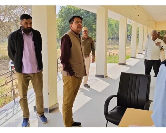 KOTPUTLI-BEHROR: राजस्थान अध्यापक पात्रता परीक्षा (रीट)-2024 के निष्पक्ष, पारदर्शी एवं सुचारू आयोजन हेतु अतिरिक्त जिला कलक्टर ने दिए निर्देश KOTPUTLI-BEHROR: राजस्थान अध्यापक पात्रता परीक्षा (रीट)-2024 के निष्पक्ष, पारदर्शी एवं सुचारू आयोजन हेतु अतिरिक्त जिला कलक्टर ने दिए निर्देश