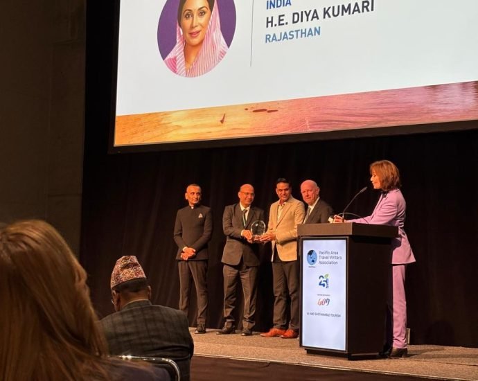 JAIPUR: उप मुख्यमंत्री दिया कुमारी को वीमन टूरिज्म मिनिस्टर ऑफ द ईयर अवॉर्ड JAIPUR: उप मुख्यमंत्री दिया कुमारी को वीमन टूरिज्म मिनिस्टर ऑफ द ईयर अवॉर्ड