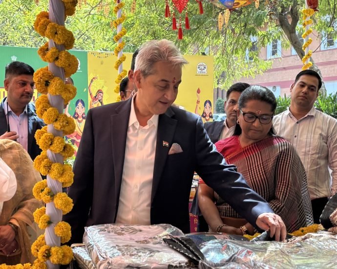 JAIPUR: ‘राजीविका रंगोत्सव 2025’ ग्रामीण महिला उद्यमशीलता का उत्सव ग्रामीण महिलाओं को आत्मनिर्भर बनाने में राजीविका का अहम योगदान— मुख्य सचिव JAIPUR: ‘राजीविका रंगोत्सव 2025’ ग्रामीण महिला उद्यमशीलता का उत्सव ग्रामीण महिलाओं को आत्मनिर्भर बनाने में राजीविका का अहम योगदान— मुख्य सचिव