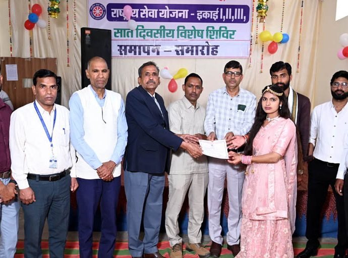 KOTPUTLI-BEHROR: एनएसएस शिविर का समापन, स्वयंसेवकों का सम्मान KOTPUTLI-BEHROR: एनएसएस शिविर का समापन, स्वयंसेवकों का सम्मान