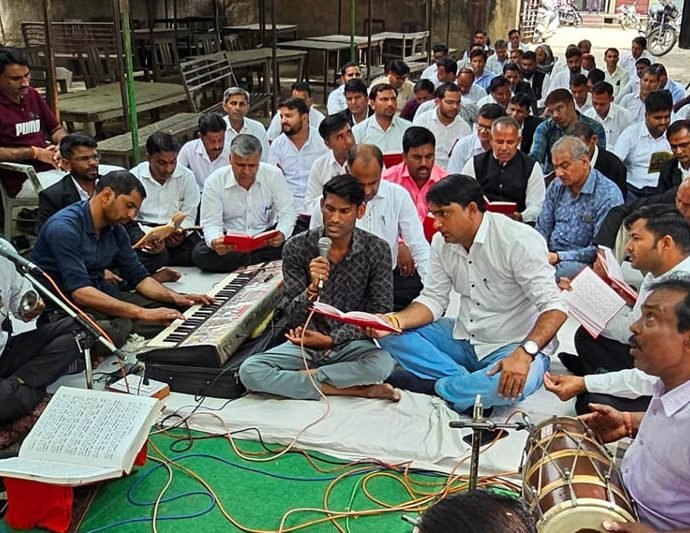 KOTPUTLI-BEHROR: सुंदरकांड में झूमे वकील, रामधुन पर किया नृत्य KOTPUTLI-BEHROR: सुंदरकांड में झूमे वकील, रामधुन पर किया नृत्य