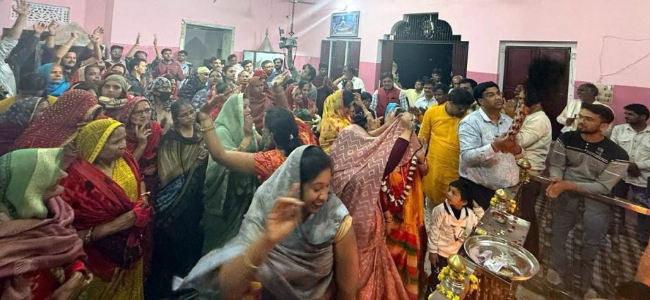 KOTPUTLI-BEHROR: फाल्गुन महोत्सव में गूंजे भक्ति रस के भजन KOTPUTLI-BEHROR: फाल्गुन महोत्सव में गूंजे भक्ति रस के भजन