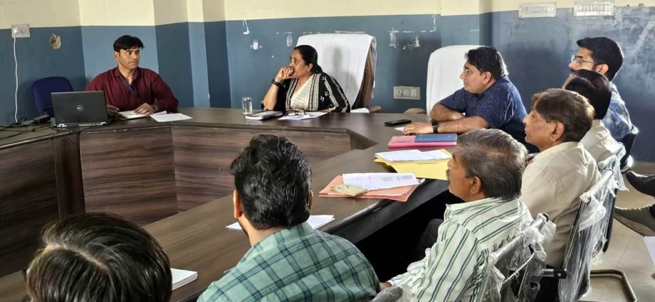 KOTPUTLI-BEHROR: टीबी मुक्त ग्राम पंचायत अभियान पर दिया जोर KOTPUTLI-BEHROR: टीबी मुक्त ग्राम पंचायत अभियान पर दिया जोर