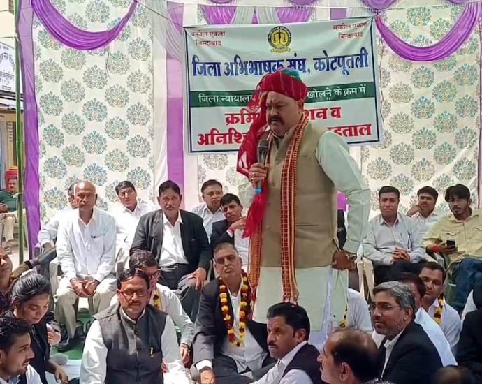 KOTPUTLI-BEHROR: वकीलों का आंदोलन जारी, विधायक ने दिया भरोसा KOTPUTLI-BEHROR: वकीलों का आंदोलन जारी, विधायक ने दिया भरोसा