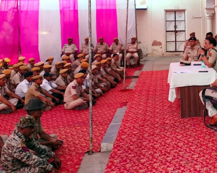 KOTPUTLI-BEHROR: पुलिस अधिकारियों-कर्मचारियों की सम्पर्क सभा