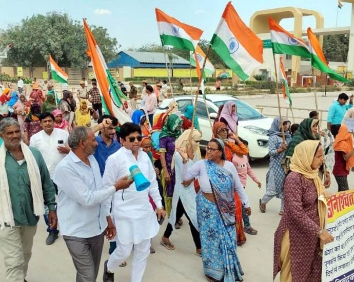 KOTPUTLI-BEHROR: जोधपुरा आंदोलन जारी, समर्थन देने पहुंचे डा.सुनीलम KOTPUTLI-BEHROR: जोधपुरा आंदोलन जारी, समर्थन देने पहुंचे डा.सुनीलम