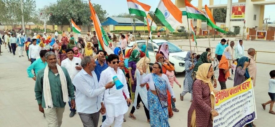 KOTPUTLI-BEHROR: जोधपुरा आंदोलन जारी, समर्थन देने पहुंचे डा.सुनीलम KOTPUTLI-BEHROR: जोधपुरा आंदोलन जारी, समर्थन देने पहुंचे डा.सुनीलम