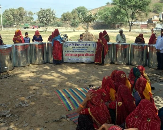KOTPUTLI-BEHROR: किसानों को मिली आधुनिक खेती की जानकारी KOTPUTLI-BEHROR: किसानों को मिली आधुनिक खेती की जानकारी
