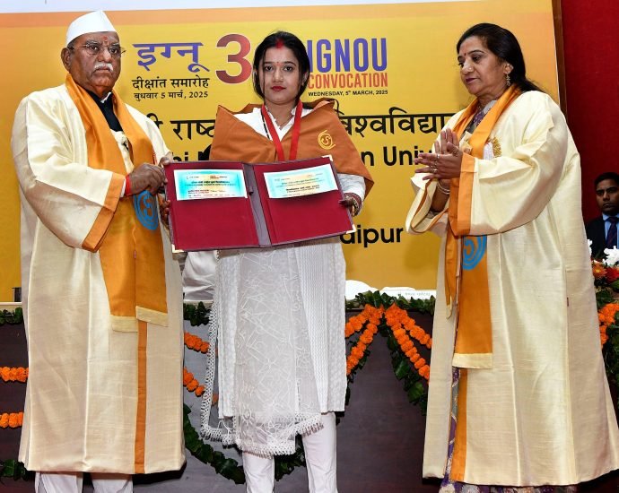 JAIPUR: इंदिरा गांधी राष्ट्रीय मुक्त विश्वविद्यालय का दीक्षांत समारोह आयोजित JAIPUR: इंदिरा गांधी राष्ट्रीय मुक्त विश्वविद्यालय का दीक्षांत समारोह आयोजित