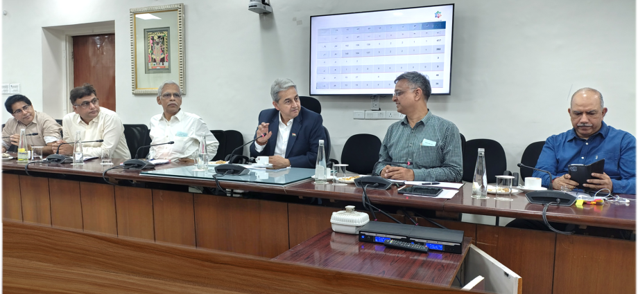 JAIPUR: भूखंड आवंटन में तेजी लाएं, निवेशकों द्वारा मांगी गई जमीन का आवंटन परियोजना की आवश्यकता और सरकारी दिशा-निर्देशों के अनुसार करें -मुख्य सचिव JAIPUR: भूखंड आवंटन में तेजी लाएं, निवेशकों द्वारा मांगी गई जमीन का आवंटन परियोजना की आवश्यकता और सरकारी दिशा-निर्देशों के अनुसार करें -मुख्य सचिव