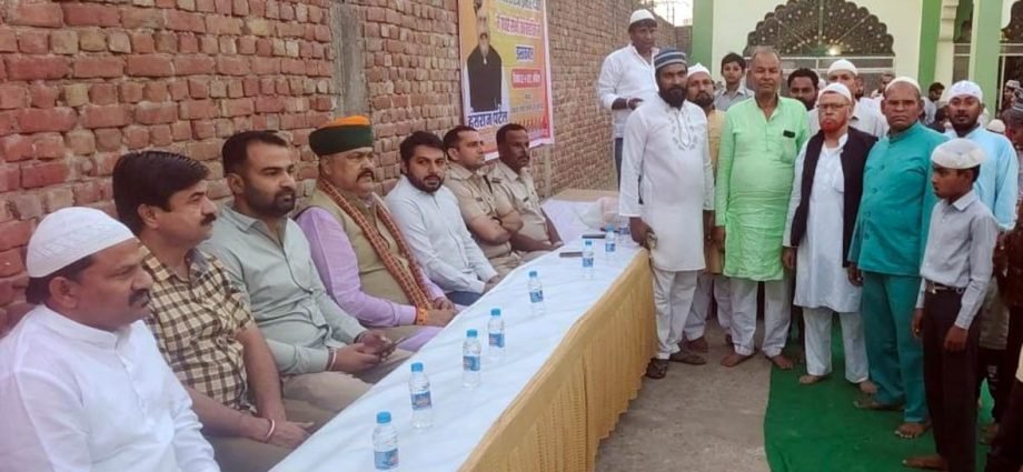 KOTPUTLI-BEHROR: रोजा इफ्तार में दिया हिंदू-मुस्लिम एकता का संदेश KOTPUTLI-BEHROR: रोजा इफ्तार में दिया हिंदू-मुस्लिम एकता का संदेश