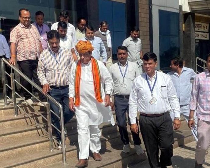 KOTPUTLI-BEHROR: पशुपालन मंत्री ने की विभागीय योजनाओं की समीक्षा KOTPUTLI-BEHROR: पशुपालन मंत्री ने की विभागीय योजनाओं की समीक्षा