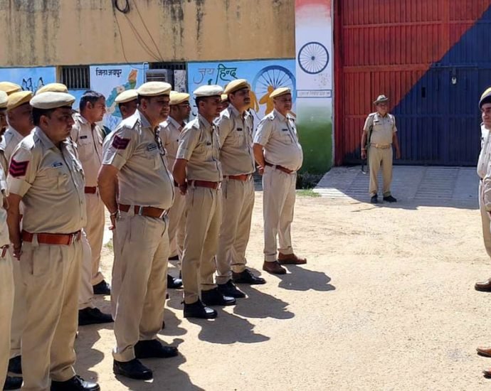 KOTPUTLI-BEHROR: पुलिस ने किया उप कारागृह का औचक निरीक्षण KOTPUTLI-BEHROR: पुलिस ने किया उप कारागृह का औचक निरीक्षण