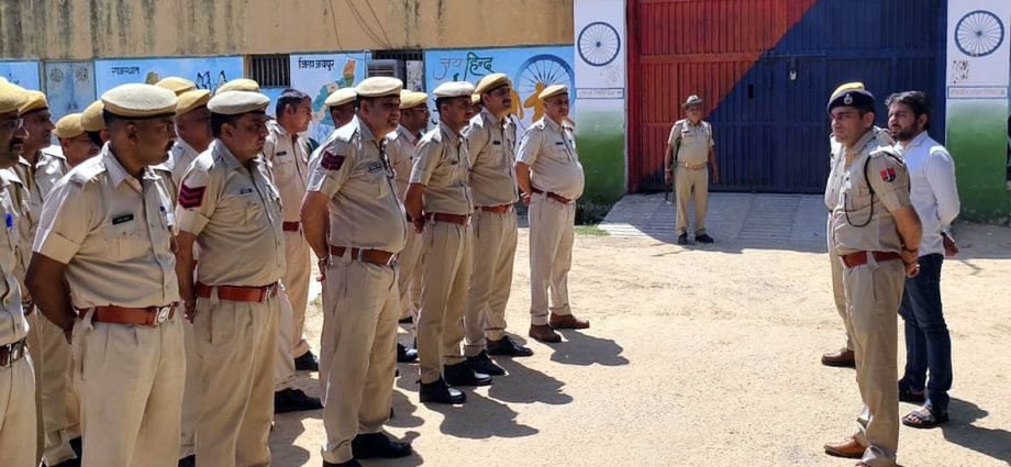 KOTPUTLI-BEHROR: पुलिस ने किया उप कारागृह का औचक निरीक्षण KOTPUTLI-BEHROR: पुलिस ने किया उप कारागृह का औचक निरीक्षण