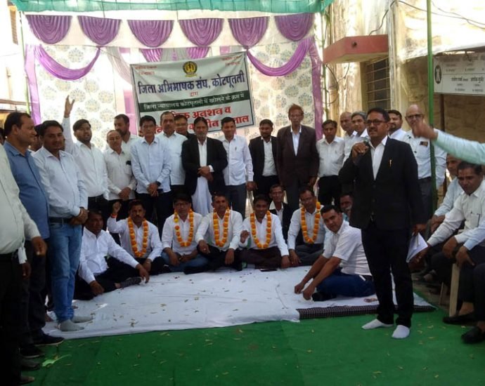 KOTPUTLI-BEHROR: जिला न्यायालय के लिए वकीलों का आंदोलन जारी KOTPUTLI-BEHROR: जिला न्यायालय के लिए वकीलों का आंदोलन जारी