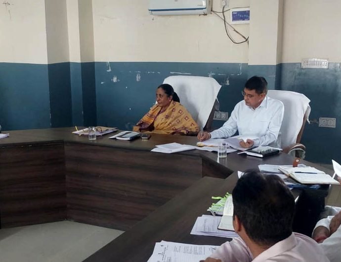 KOTPUTLI-BEHROR: जिला कलेक्टर ने दिए कार्यों में गति लाने के निर्देश