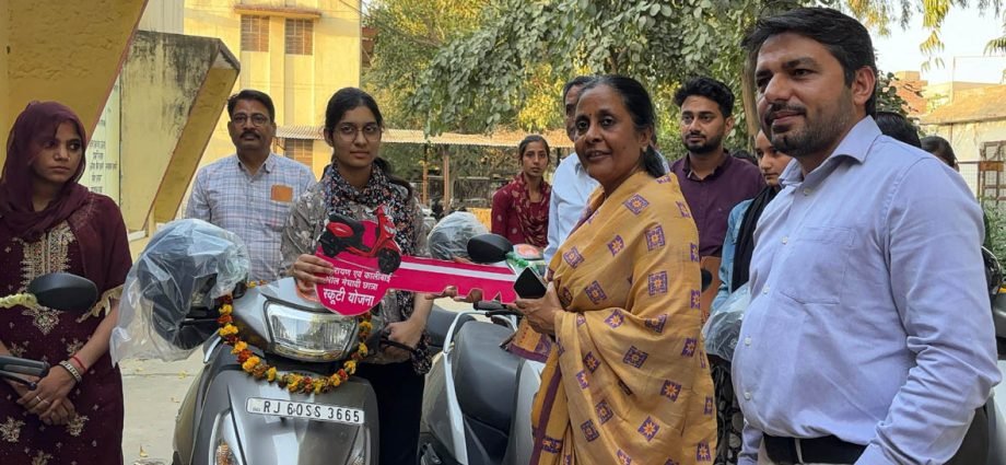 KOTPUTLI-BEHROR: उत्साह से हुआ राजस्थान दिवस समारोह का आगाज KOTPUTLI-BEHROR: उत्साह से हुआ राजस्थान दिवस समारोह का आगाज