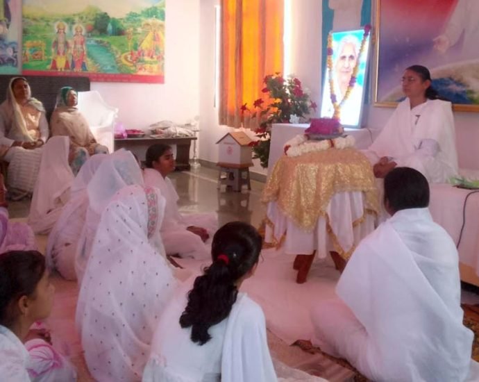 KOTPUTLI-BEHROR: दादी जानकी की पुण्यतिथि पर भावपूर्ण श्रद्धांजलि KOTPUTLI-BEHROR: दादी जानकी की पुण्यतिथि पर भावपूर्ण श्रद्धांजलि