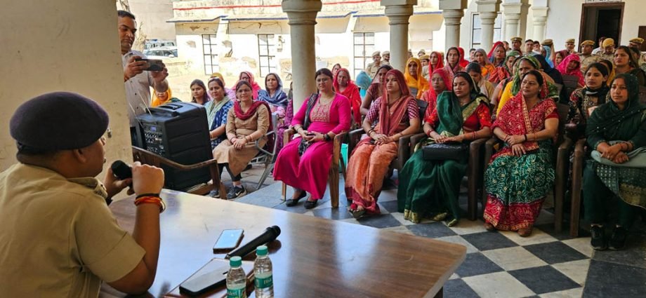KOTPUTLI-BEHROR: एएसपी ने दिया महिला अधिकारों व सुरक्षा पर जोर KOTPUTLI-BEHROR: एएसपी ने दिया महिला अधिकारों व सुरक्षा पर जोर
