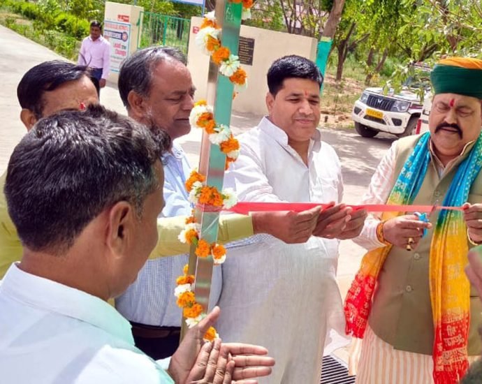 KOTPUTLI-BEHROR: विधायक पटेल ने किया सौर ऊर्जा संयंत्र का उद्घाटन KOTPUTLI-BEHROR: विधायक पटेल ने किया सौर ऊर्जा संयंत्र का उद्घाटन