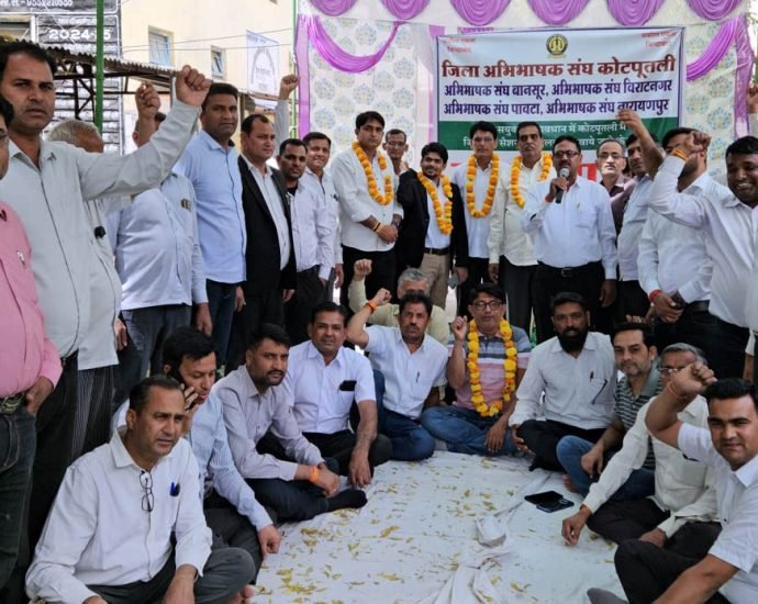 KOTPUTLI-BEHROR: डीजे कोर्ट की मांग: वकीलों का आंदोलन जारी KOTPUTLI-BEHROR: डीजे कोर्ट की मांग: वकीलों का आंदोलन जारी