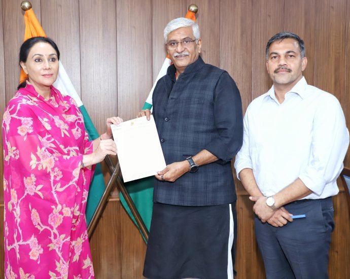 JAIPUR: केंद्रीय पर्यटन मंत्री गजेंद्र सिंह शेखावत से उपमुख्यमंत्री दिया कुमारी की मुलाकात JAIPUR: केंद्रीय पर्यटन मंत्री गजेंद्र सिंह शेखावत से उपमुख्यमंत्री दिया कुमारी की मुलाकात