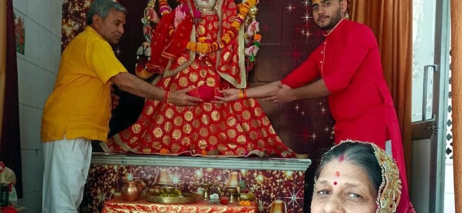 KOTPUTLI-BEHROR: मंदिरों और घर-घर में हुई घट स्थापना KOTPUTLI-BEHROR: मंदिरों और घर-घर में हुई घट स्थापना