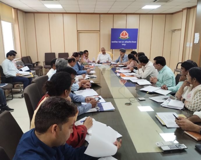 JAIPUR: अतिरिक्त मुख्य सचिव ने ली अधिकारियों की बैठक JAIPUR: अतिरिक्त मुख्य सचिव ने ली अधिकारियों की बैठक