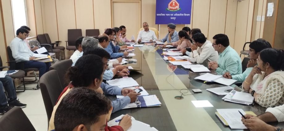 JAIPUR: अतिरिक्त मुख्य सचिव ने ली अधिकारियों की बैठक JAIPUR: अतिरिक्त मुख्य सचिव ने ली अधिकारियों की बैठक