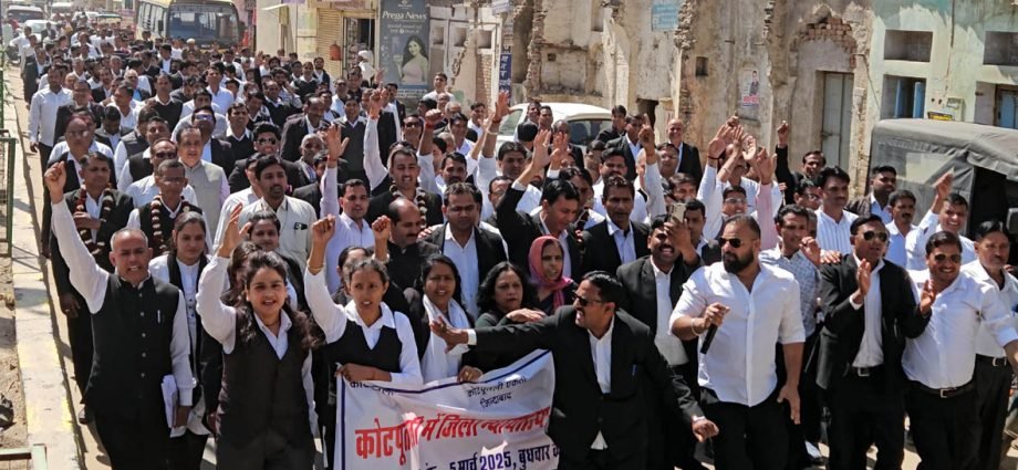 KOTPUTLI-BEHROR: जिला न्यायालय की मांग तेज, कोटपूतली बंद आज KOTPUTLI-BEHROR: जिला न्यायालय की मांग तेज, कोटपूतली बंद आज