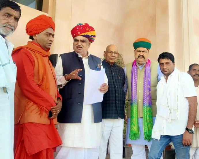 KOTPUTLI-BEHROR: मंत्री खर्रा ने एसटीपी स्थानांतरण का दिया आश्वासन KOTPUTLI-BEHROR: मंत्री खर्रा ने एसटीपी स्थानांतरण का दिया आश्वासन