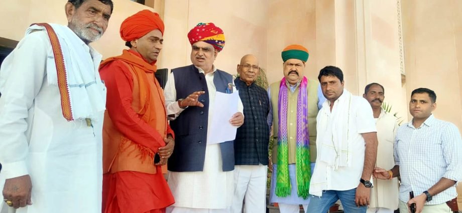 KOTPUTLI-BEHROR: मंत्री खर्रा ने एसटीपी स्थानांतरण का दिया आश्वासन KOTPUTLI-BEHROR: मंत्री खर्रा ने एसटीपी स्थानांतरण का दिया आश्वासन