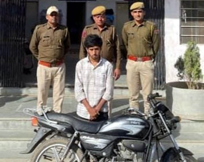 KOTPUTLI-BEHROR: बाइक चोरी का खुलासा, एक आरोपी गिरफ्तार KOTPUTLI-BEHROR: बाइक चोरी का खुलासा, एक आरोपी गिरफ्तार