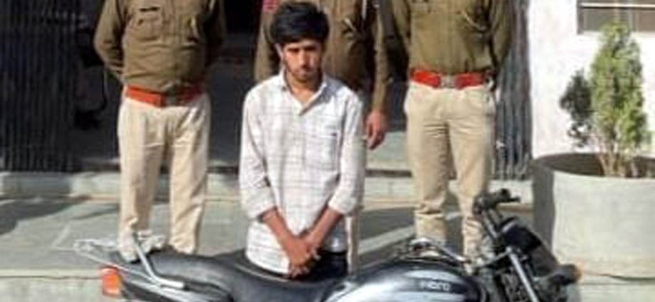 KOTPUTLI-BEHROR: बाइक चोरी का खुलासा, एक आरोपी गिरफ्तार KOTPUTLI-BEHROR: बाइक चोरी का खुलासा, एक आरोपी गिरफ्तार
